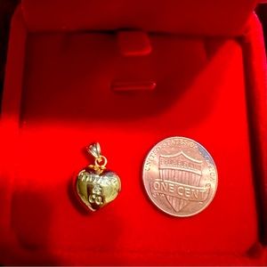 Brand new 18K Saudi gold heart pendant